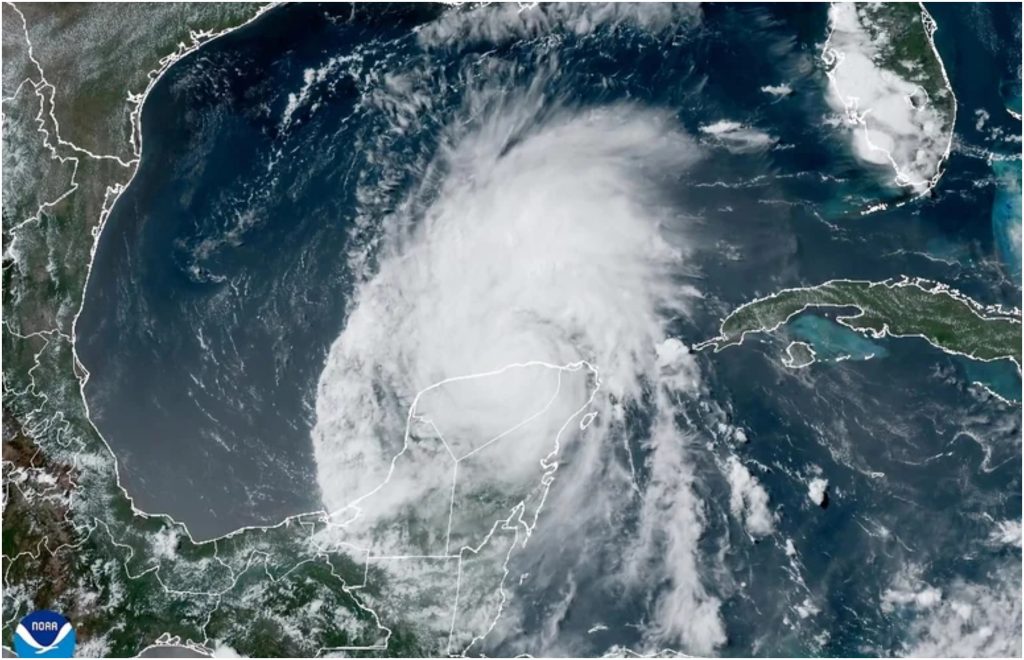 HURACÁN BERYL SE INTENSIFICA A CATEGORÍA 1 Y AMENAZA LA COSTA DE TEXAS